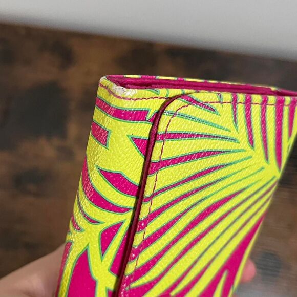 Vera Bradley Pattern Play Trifold Wallet Palm Fronds #13978-308 - Picture 3 of 4